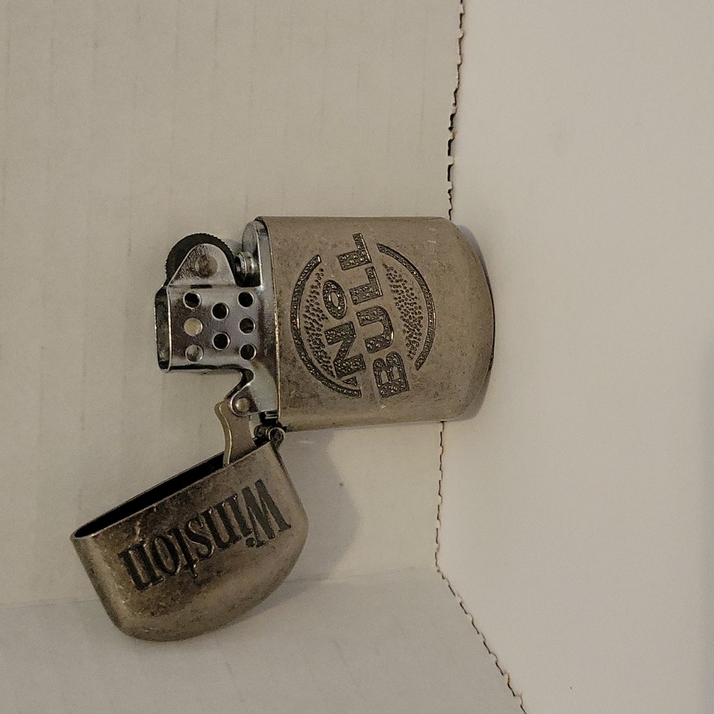 Vintage lighters- have never been used!! No Fluid in them!!! - Picture 2 of 3